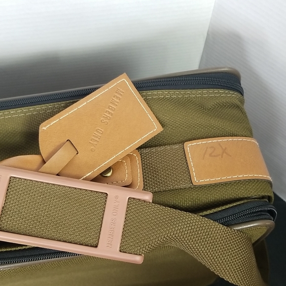 VINTAGE MEMBERS ONLY OLIVE GREEN SUITCASE/ CARRY-ON LUGG 14"X 20" X 7" - Picture 3 of 10